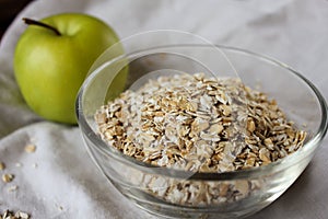 Oatmeal and green apple