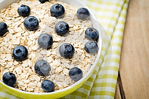 Oatmeal porridge with blueberries. healthy breakfast.