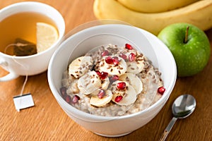 Oatmeal porridge and green tea