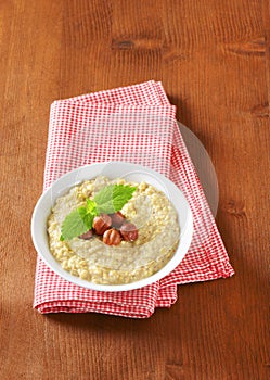 Oatmeal porridge with hazelnuts