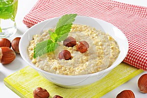 Oatmeal porridge with hazelnuts