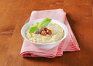 Oatmeal porridge with hazelnuts