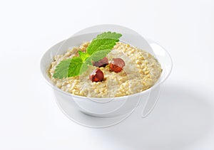 Oatmeal porridge with hazelnuts