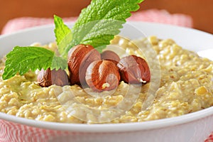 Oatmeal porridge with hazelnuts