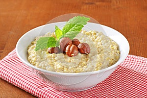 Oatmeal porridge with hazelnuts