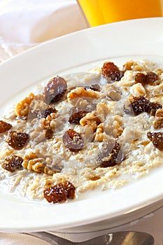 Oatmeal with Raisins and Walnuts
