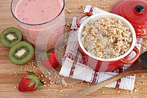 Oatmeal and smoothie photo
