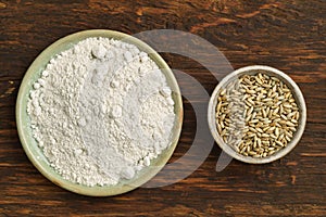 Oats and oat flour