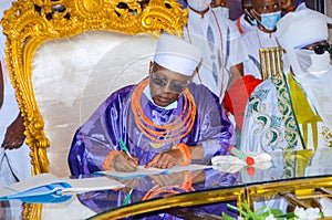 Oba of Benin gets documents on repatriated artefacts.