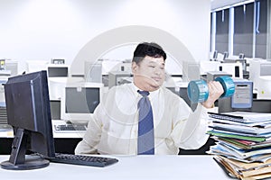 Obesity businessman working while workout