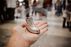 Object in the form of a boot printed on a 3d printer and covered with enamel