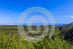 The observation decks around the Guver Canyon offer views of Antalya City as well as the Bey Mountain.