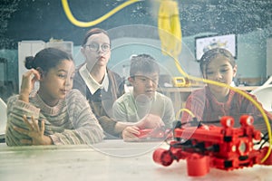Observing Robotics Experiment in Classroom Setting