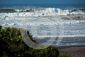 Océano Playa durante tormenta. Marruecos 