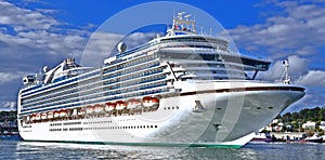 Ocean cruise liner