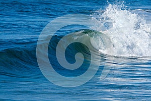 Océano surfear a ondas 