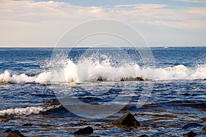 Ocean wave splashing