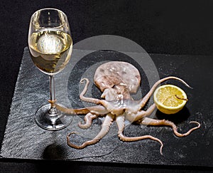 Octopus holds wine with lemon