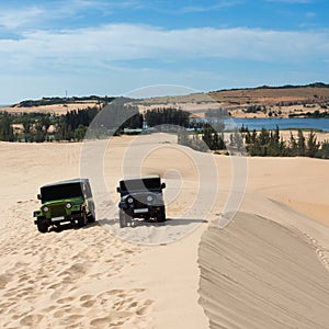 Off road car vehicle in white sand dune desert