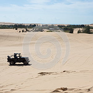 Off road car vehicle in white sand dune desert