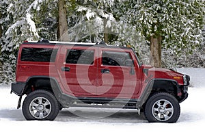 Off road Hummer H2 in the snow