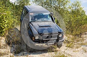 Off-road vehicle brand Nissan overcomes the track