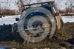 Off-road vehicle brand Nissan overcomes the track