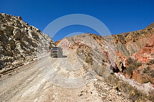 Route crossing in the truck between the mountains