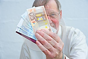 Offer to pay in Euros. photo