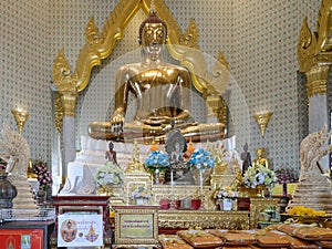 Offerings at Golden Buddha statue in Phra Maha Mondop | Wat Traimit , Bangkok