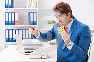 The office prank with kick me message on sticky note