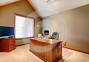 Office room with high vaulted ceiling photo