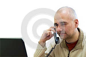 Ufficio lavoratore sul telefono 