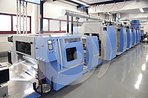 Offset/flexo press for labels