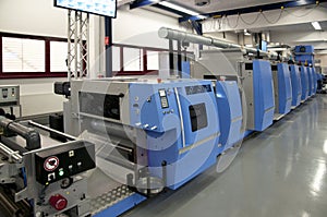 Offset/flexo press for labels