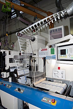 Offset/flexo press printing for labels