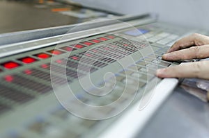 Offset machine press print run at table