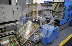 Offset press printing for labels