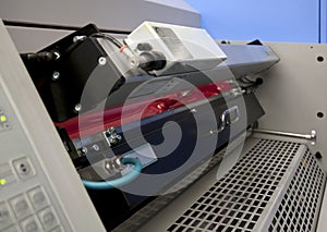 Offset press printing for labels