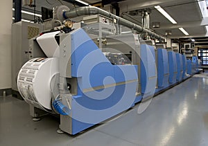 Offset press printing for labels