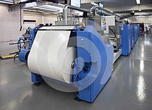 Offset press printing for labels