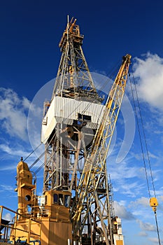 Offshore Drill Rig and Rig Crane