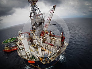 Offshore oil drilling img