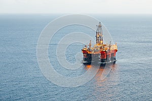 Offshore oil and gas platform with illumination