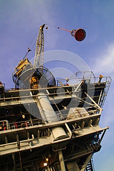 Offshore oil mechanical drilling