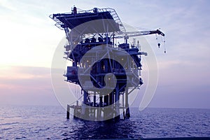 Offshore oil mechanical drilling