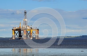 Offshore oil platform