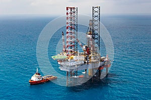 Offshore oil rig drilling platform