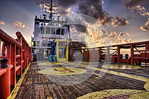 Offshore vessel at deck