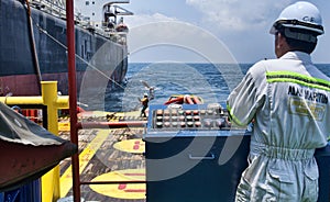 Offshore worker doing anchor handling job